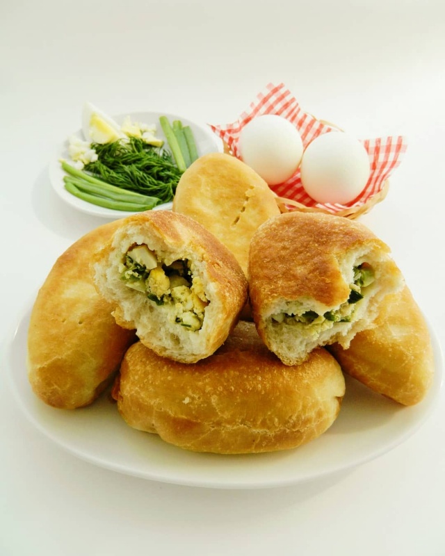 Пирожки с зеленым луком и яйцом 